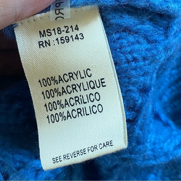 Bubble Stitch Open Knit Turtleneck blue Sweater
FRNCH size S/M - Picture 10 of 11